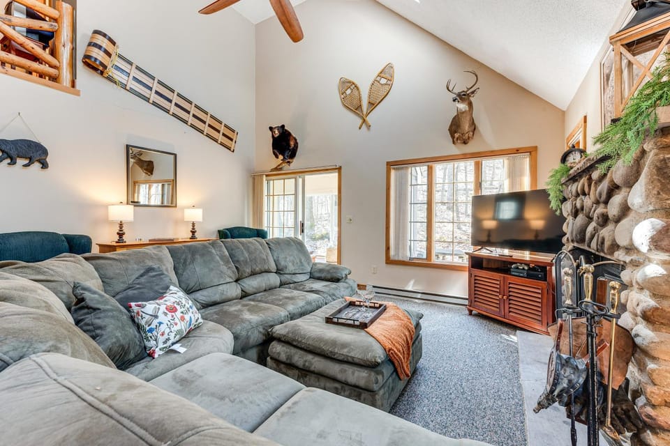 Access to Jack Frost Ski Resort: Home w/ Hot Tub House in Kidder Township