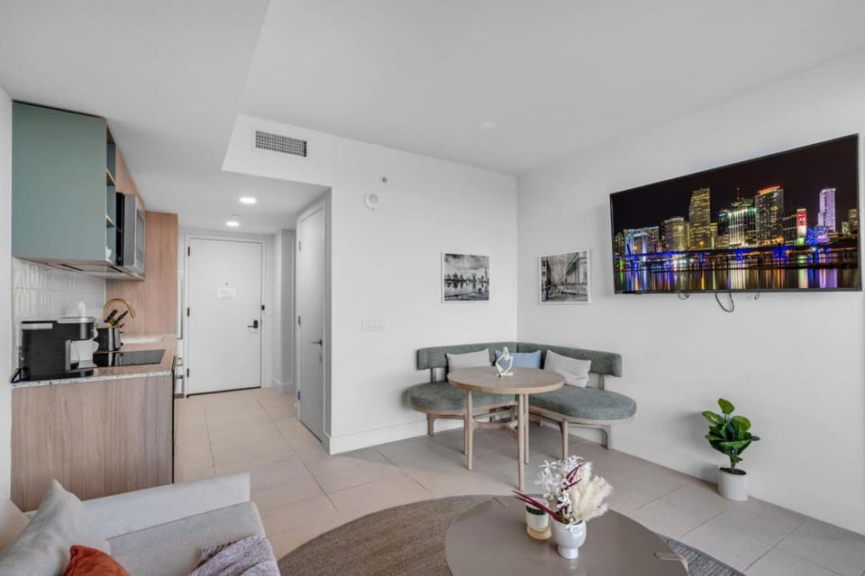 Sunlit 1BR Condo In Downtown Miami Apartment in Miami
