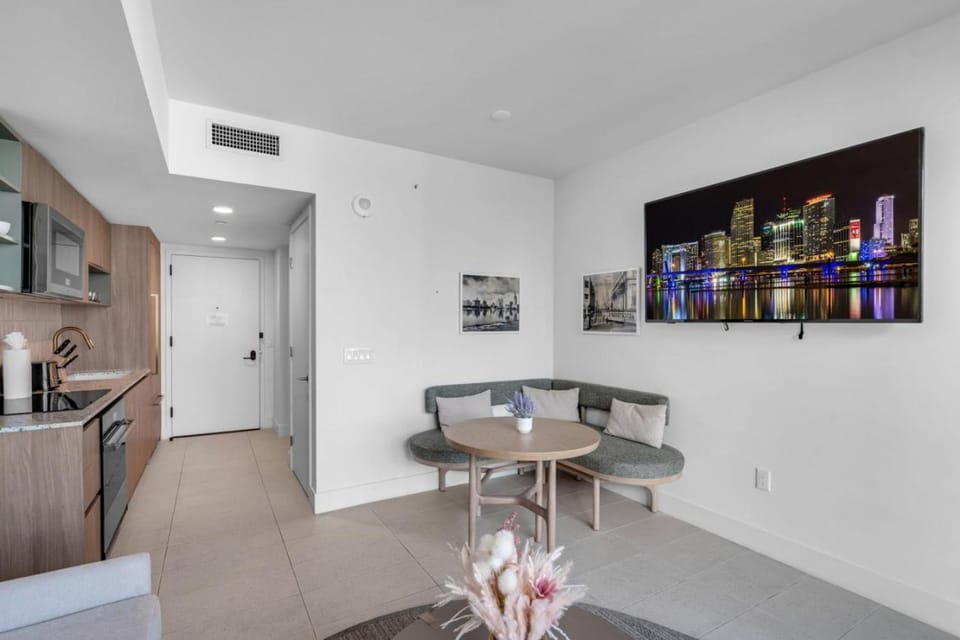 Bright and Breezy 1 Bed Unit With Water and City Views Apartment in Miami