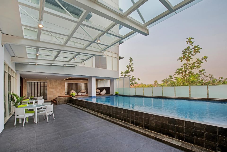 Swimming pool, Swimming pool