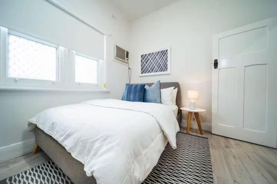 Seas the Day/ Glenelg/ Free WiFi/ AC/ Beach Views Near Jetty Road Apartment in Adelaide