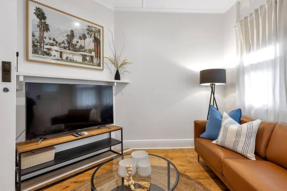 Minutes from the beach Glenelg Apartment in Adelaide