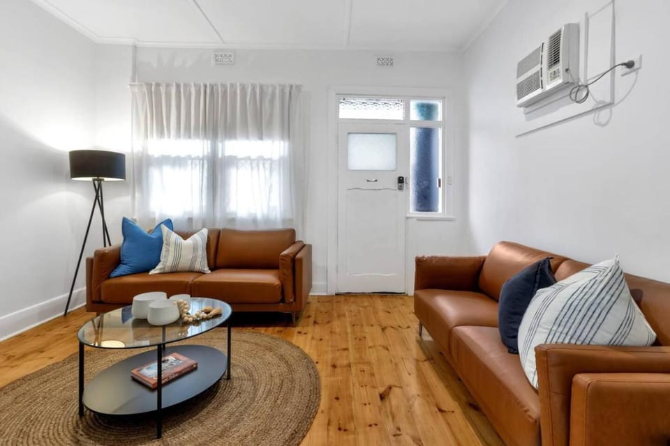 Minutes from the beach Glenelg Apartment in Adelaide