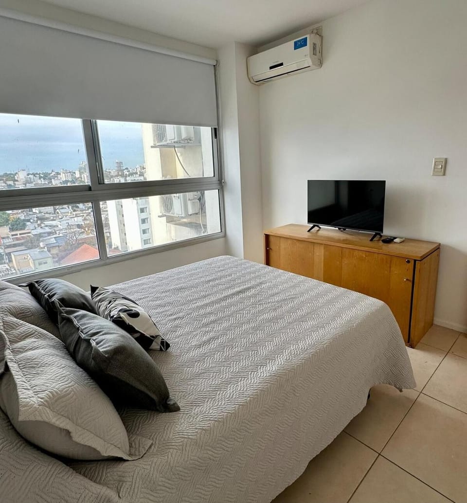 TV and multimedia, Photo of the whole room, Bedroom, air conditioner