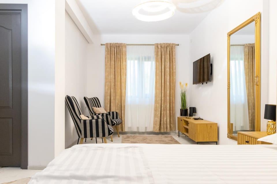 TV and multimedia, Living room, Photo of the whole room, Bedroom