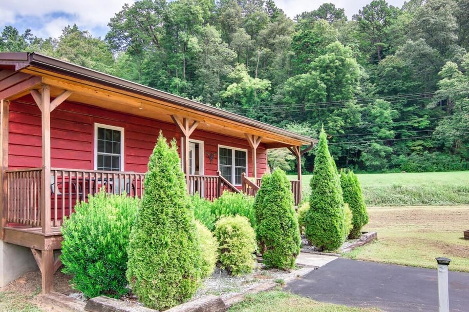 Smoky Mountain Cabin by Tuckasegee River! Cabin in Swain County