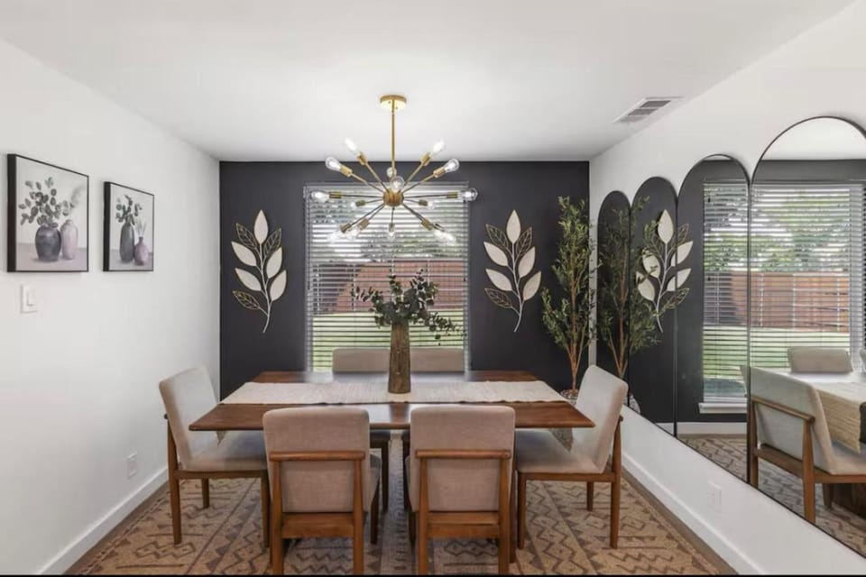 Luxury Oasis 4B 2B Jacuzzi Pet Friendly House in Plano