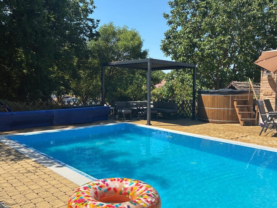 Ulbert Pince Panzió Bed and Breakfast in Hungary