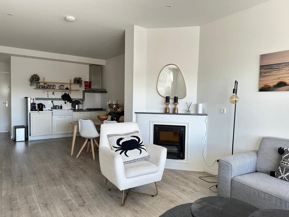 Kitchen or kitchenette, Seating area, Dining area