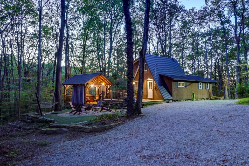 Hocking Hills Social Distance Cabin with Hot Tub Cabin in Laurel Township