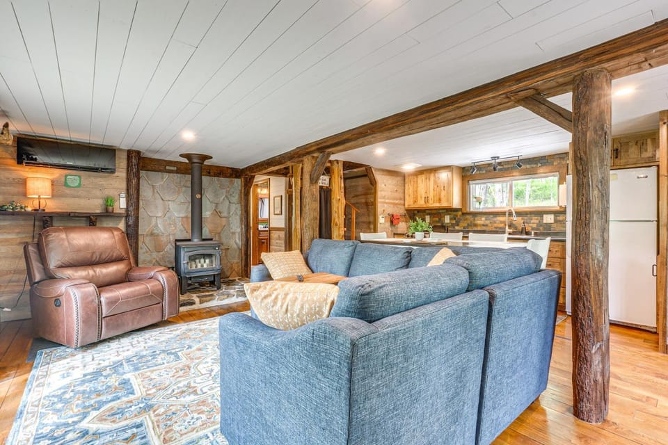 Hocking Hills Social Distance Cabin with Hot Tub Cabin in Laurel Township