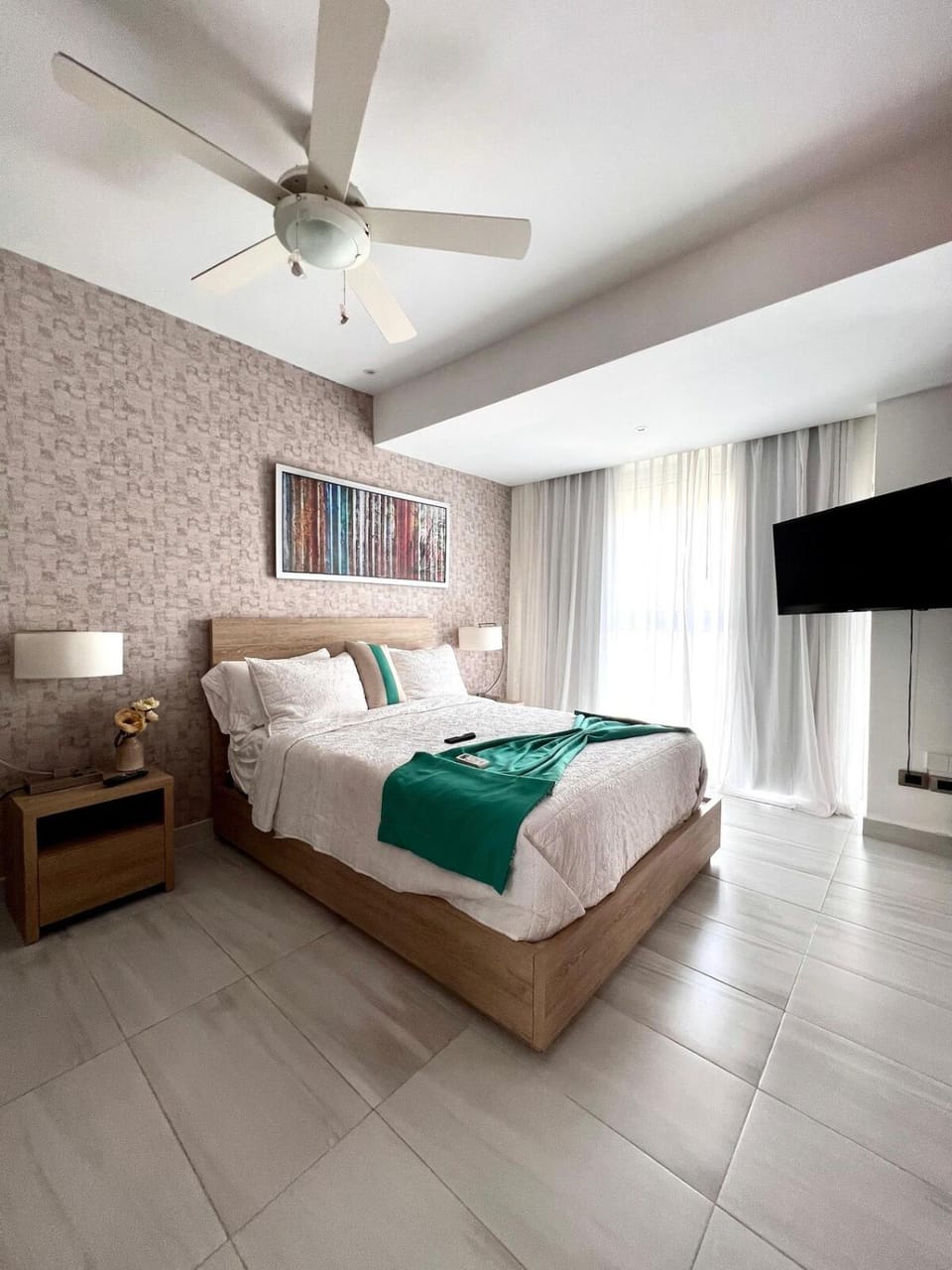 Bed, TV and multimedia, Bedroom