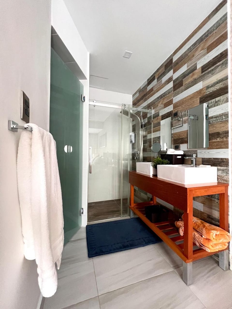 Shower, Bathroom, towels