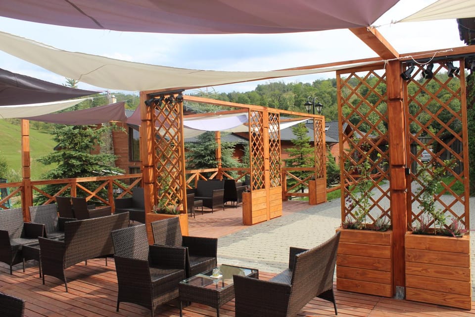 Patio, Restaurant/places to eat, Restaurant/places to eat, Neighbourhood, Balcony/Terrace