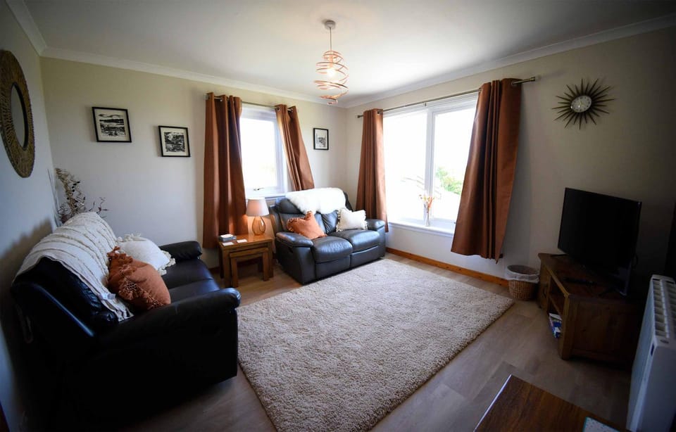 TV and multimedia, Living room, Photo of the whole room, Bedroom