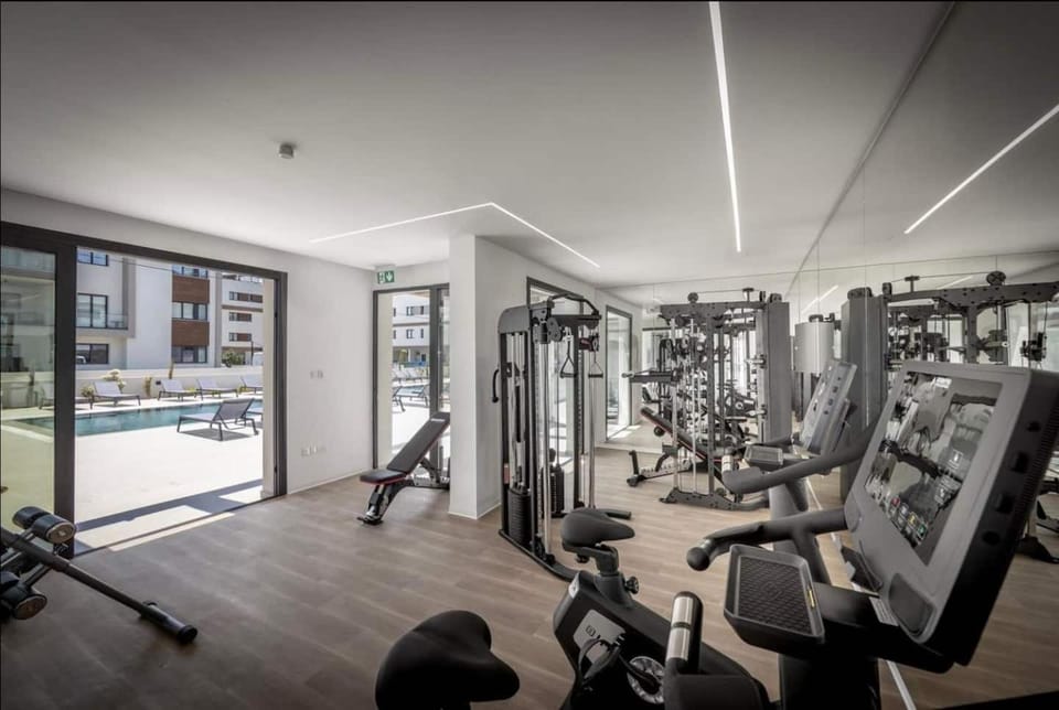 Kalamon Luxury Suite 203 w Pool and Gym Apartment in Larnaca