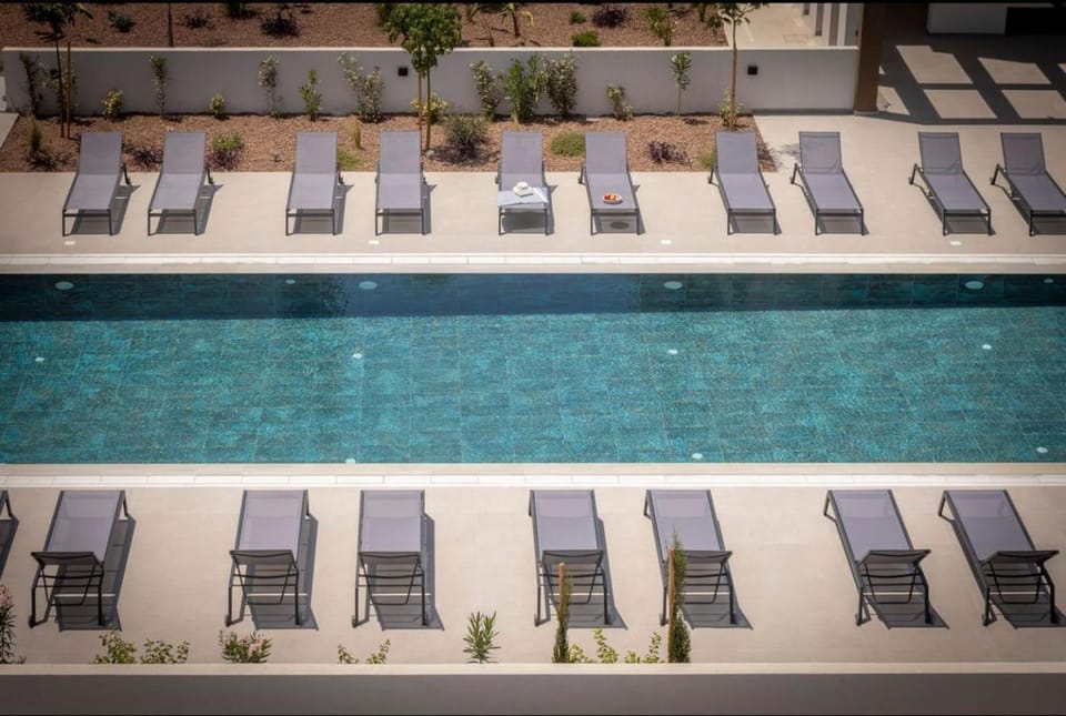 Kalamon Luxury Suite 203 w Pool and Gym Apartment in Larnaca