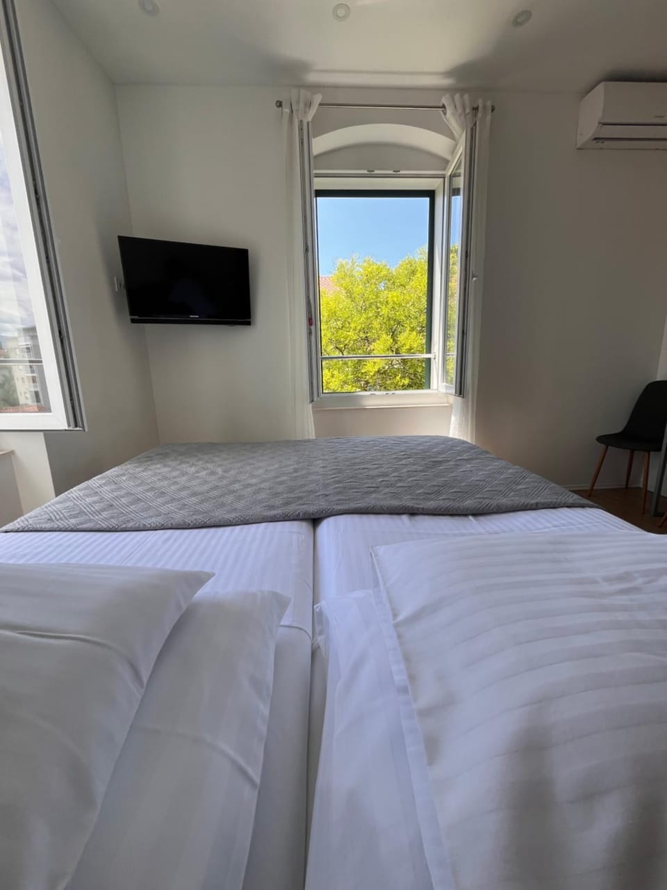 Bed, TV and multimedia