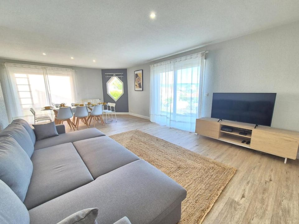 Le Clos Des Farges #Clim#Parking#Terrasse Meublé classé 3étoiles Apartment in Clermont-Ferrand