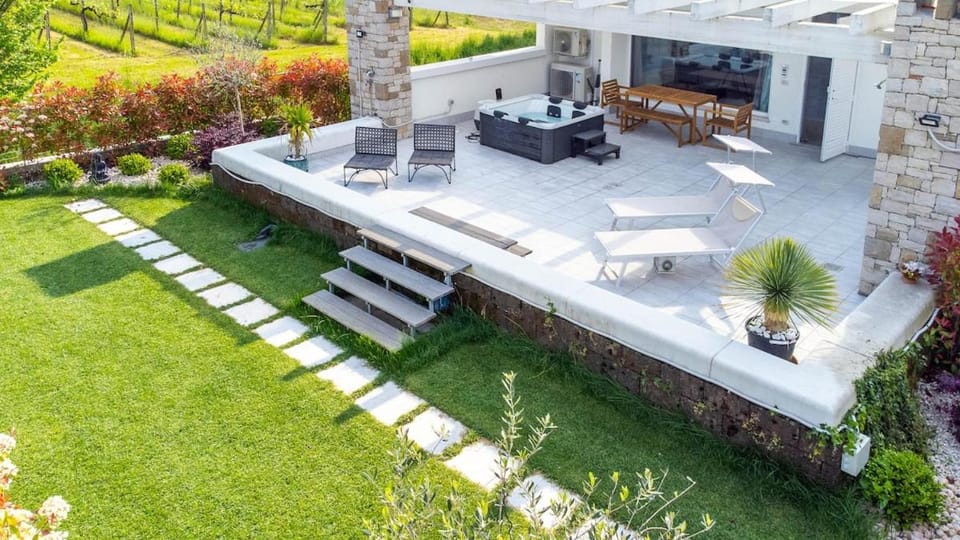 Vasca idromassaggio privata - Gardalake Luxury Penthouse Apartment in Province of Brescia