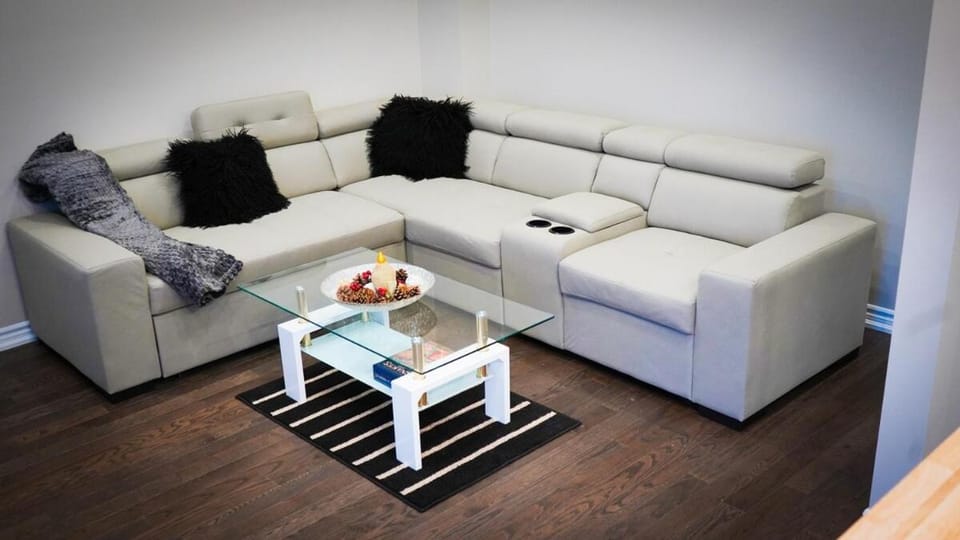 Stunning fully furnished detached house 4 Bed Retreat, with complete privacy and comfort, WiFi & Full Kitchen House in Brant