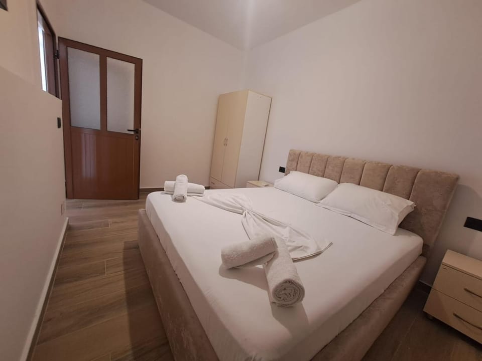 Bedroom, wardrobe