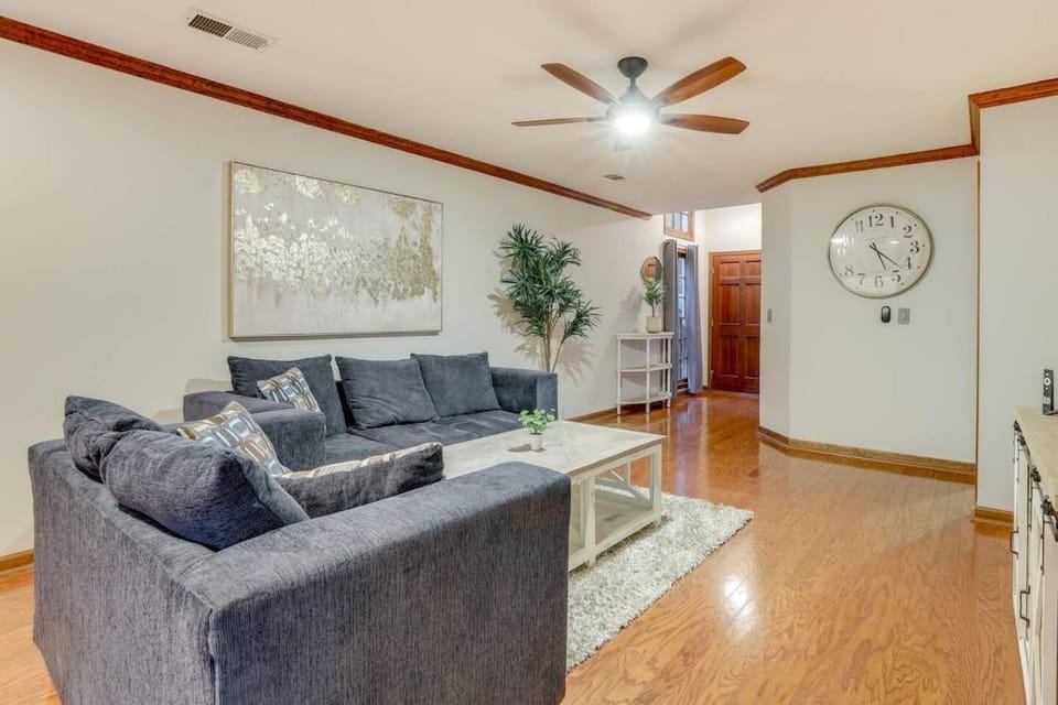 Luxury Townhome - 1 Mile to The Battery Atlanta House in Vinings
