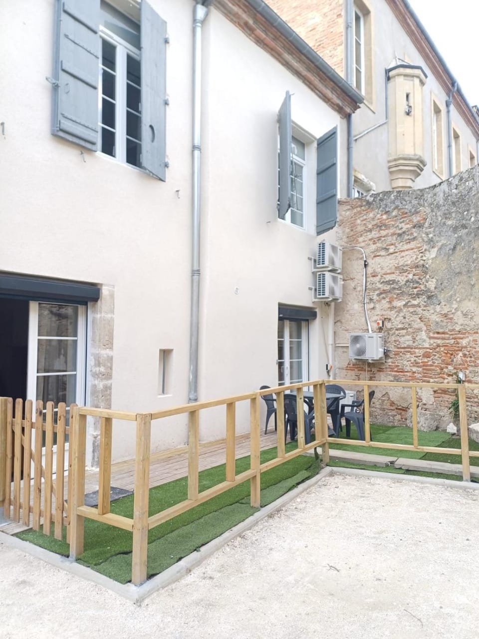 Charmant T2 cosy avec sauna privé & cour en plein cœur de la ville Apartment in Occitanie