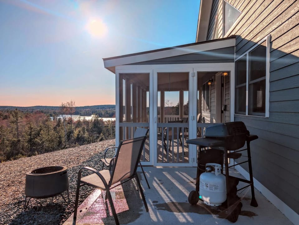 Acadia Sunset Fishing Cabin #2 family beach fire pit Cabin in Sullivan