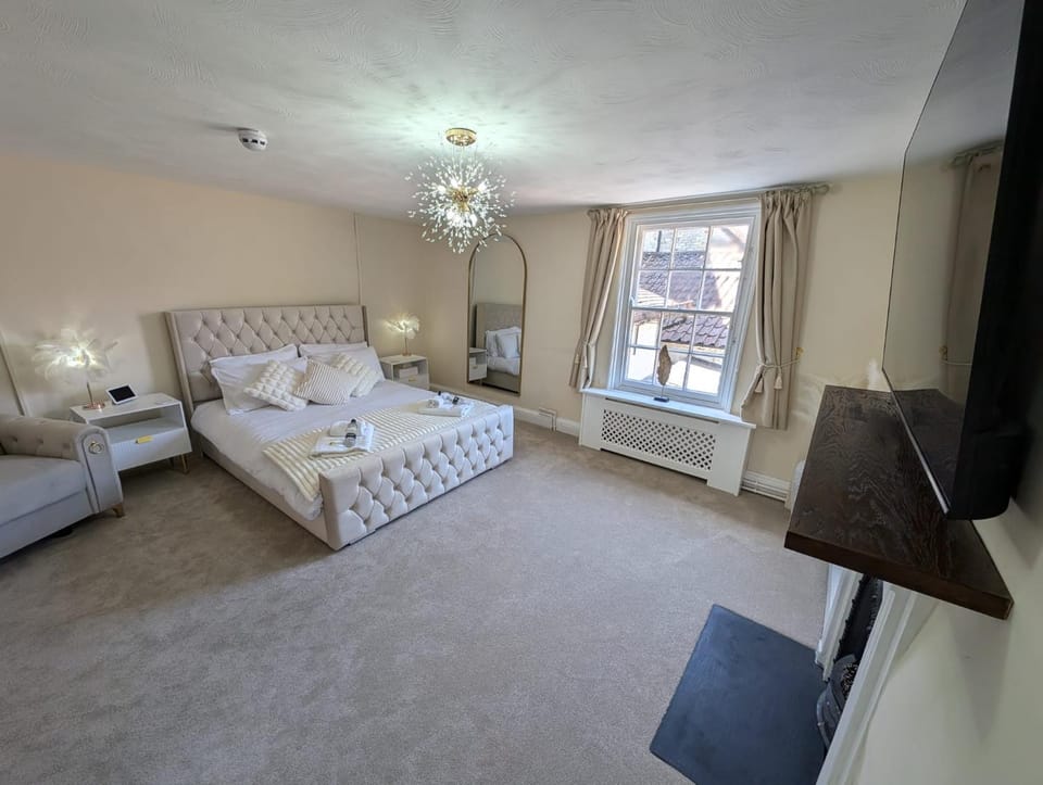 Bed, TV and multimedia, Bedroom, hair dryier, internet, internet, towels, wardrobe