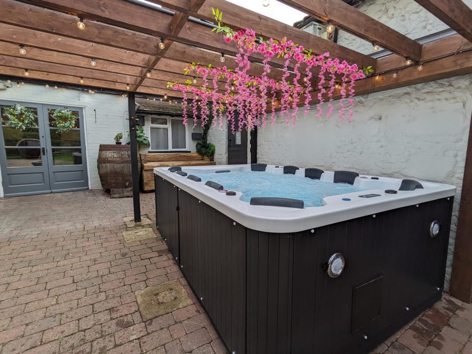 Day, Hot Tub