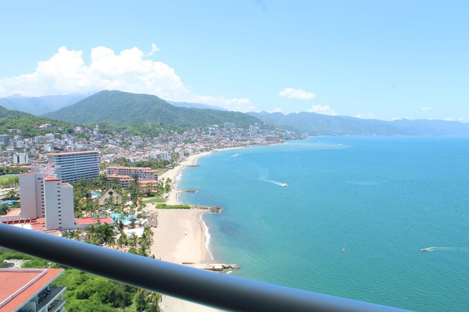 Modern 3BR Beachfront Condo - Harbor 1903 TN Apartment in Puerto Vallarta
