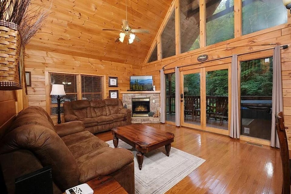 Yeti Lodge by Avada Properties House in Gatlinburg