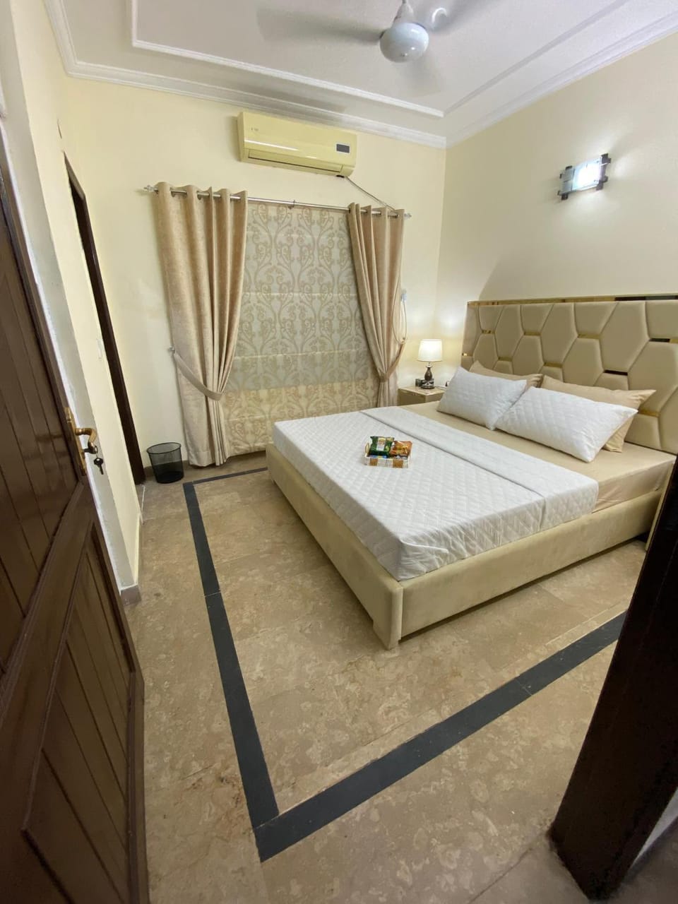 Bed, Photo of the whole room, Bedroom, towels, air conditioner