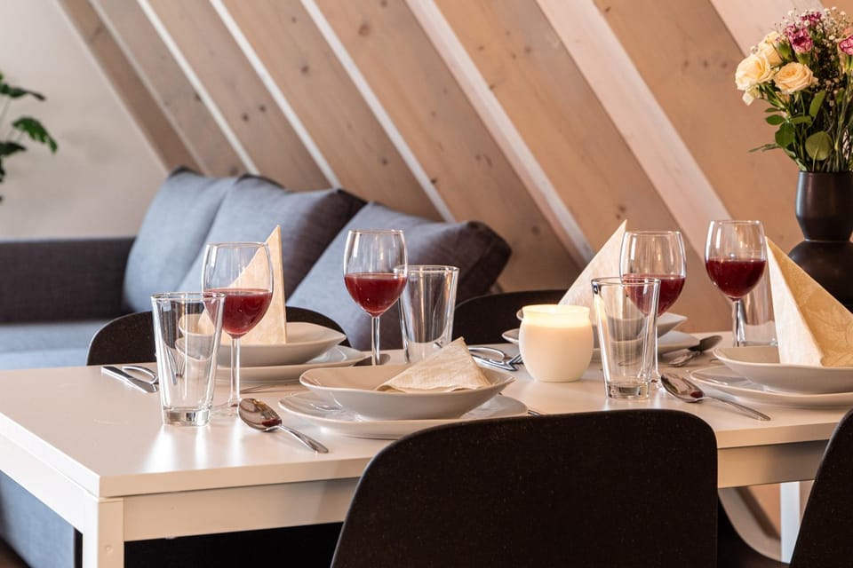 Living room, Food and drinks, Seating area, Dining area