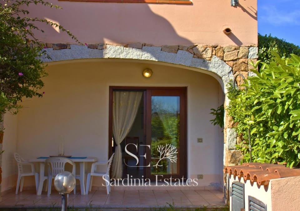 Patio, Day, Garden, Balcony/Terrace, Seating area, Dining area, Garden view