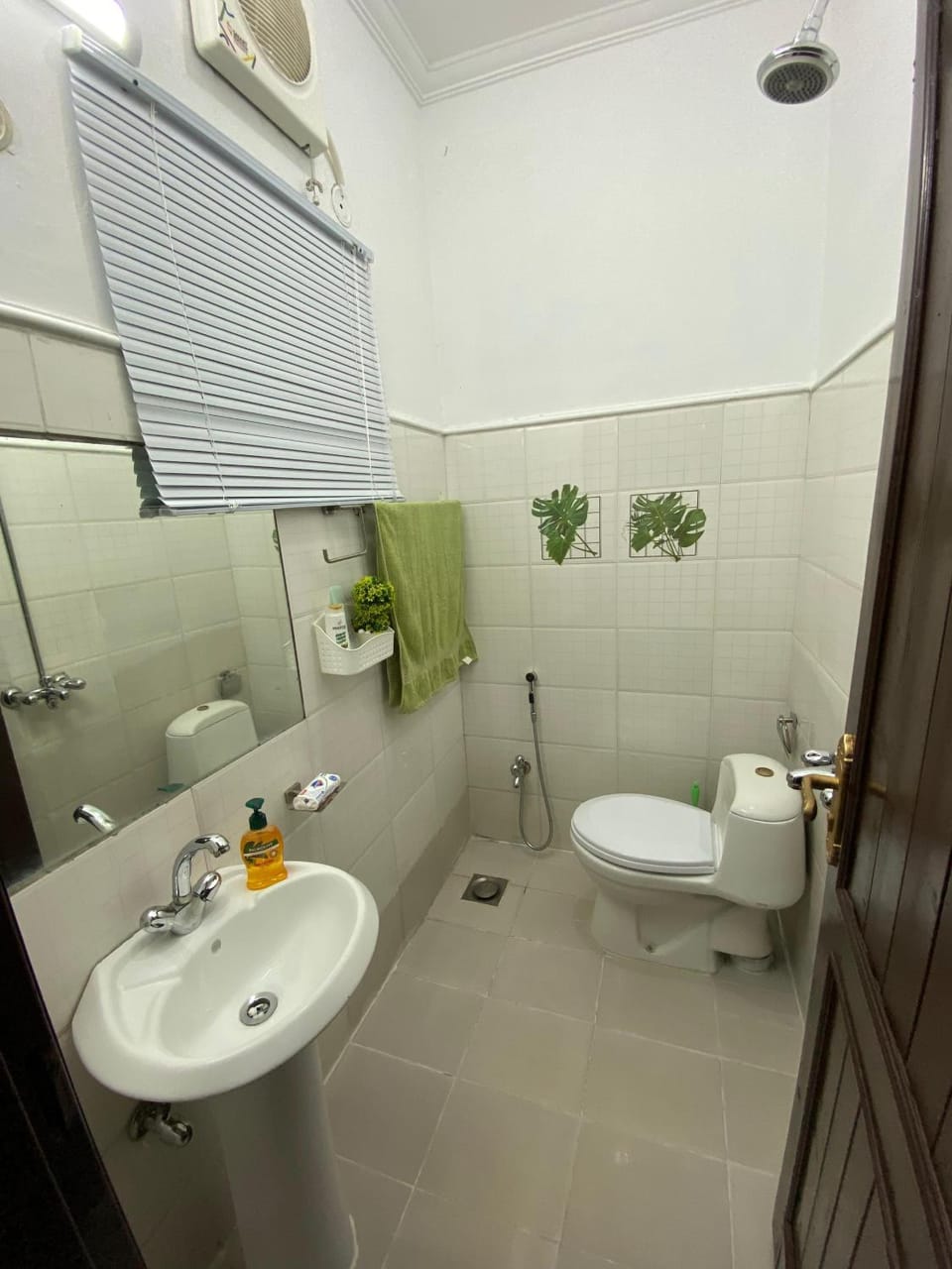 Shower, Toilet, Bathroom, bidet, towels