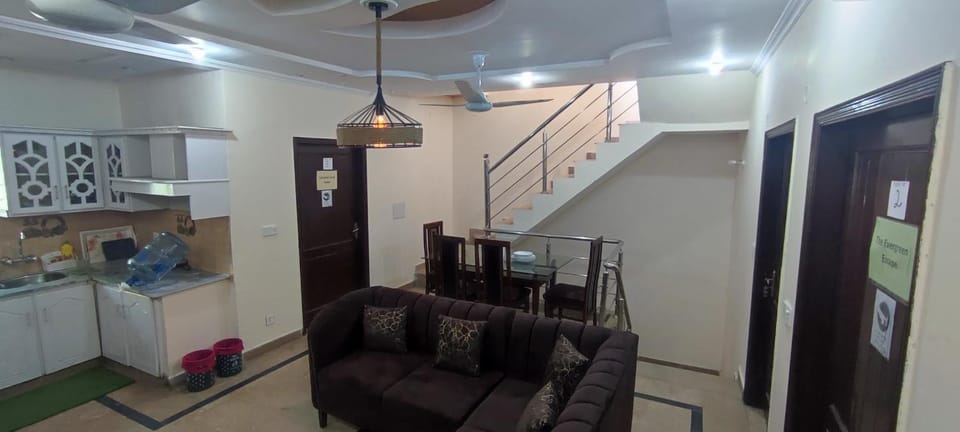 Kitchen or kitchenette, Seating area, Dining area