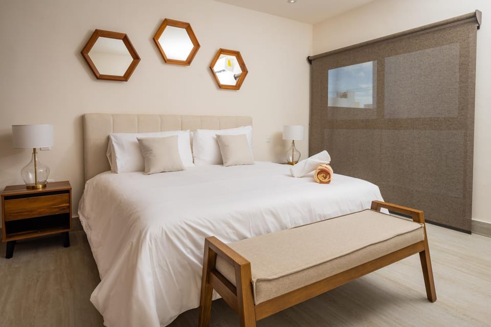 Photo of the whole room, Bedroom