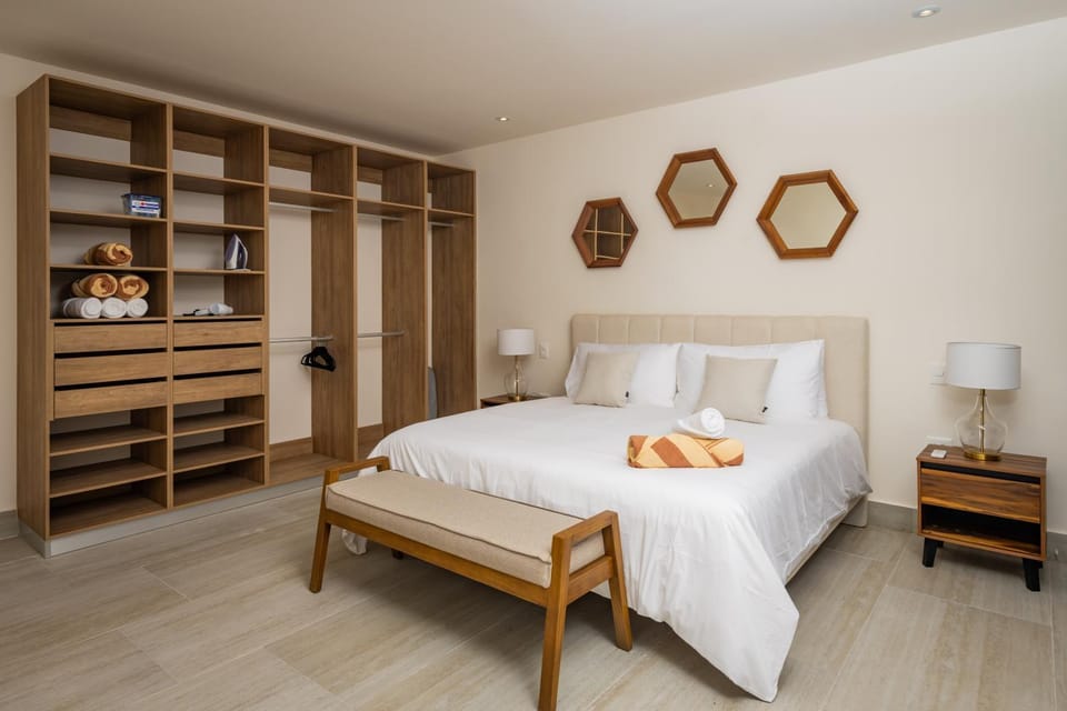 Photo of the whole room, Bedroom