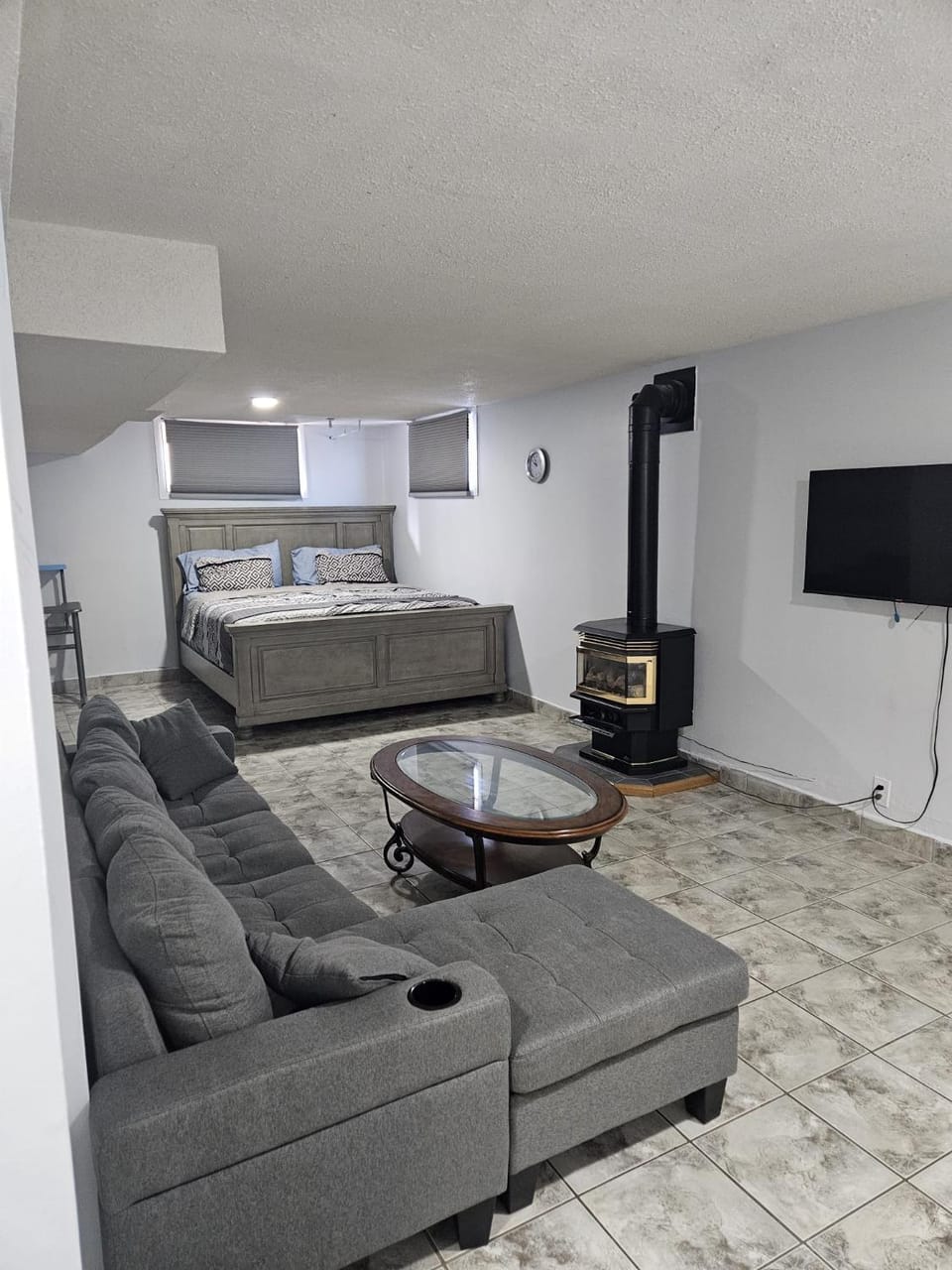 Communal lounge/ TV room, Bed, Seating area