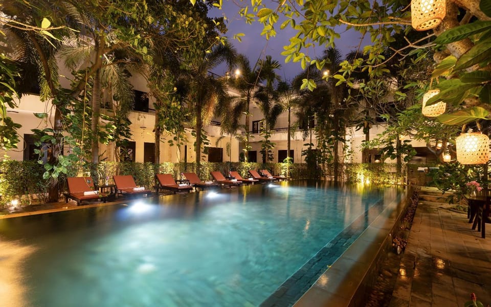 Property building, Night, Natural landscape, Garden, Area and facilities, Area and facilities, Swimming pool, Swimming pool, sunbed