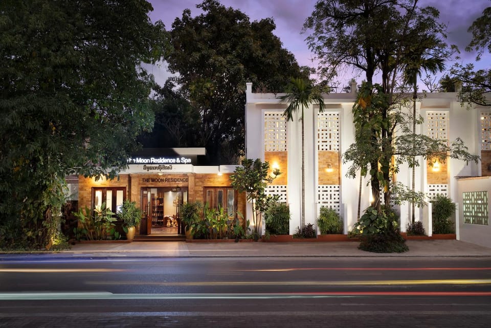 Property building, Facade/entrance, Night