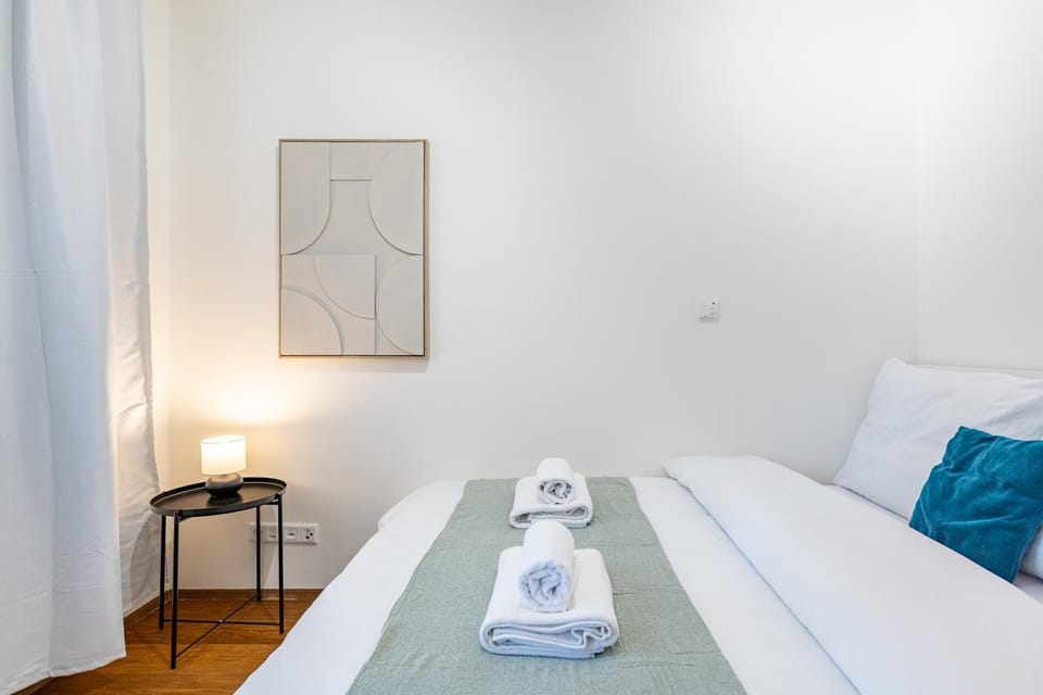 Bed, Photo of the whole room, Bedroom, towels