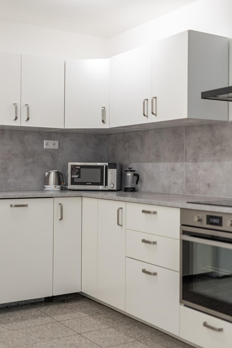 Coffee/tea facilities, Kitchen or kitchenette, dishwasher, stove