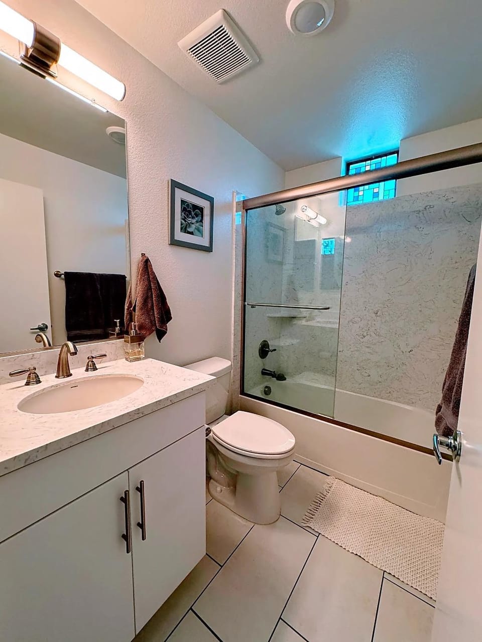 Shower, Toilet, Bathroom, Bath, towels
