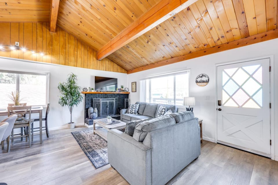 Close to Skiing & Lake: Big Bear Mountain Getaway House in Big Bear