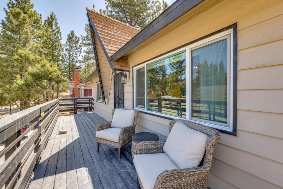 Close to Skiing & Lake: Big Bear Mountain Getaway House in Big Bear