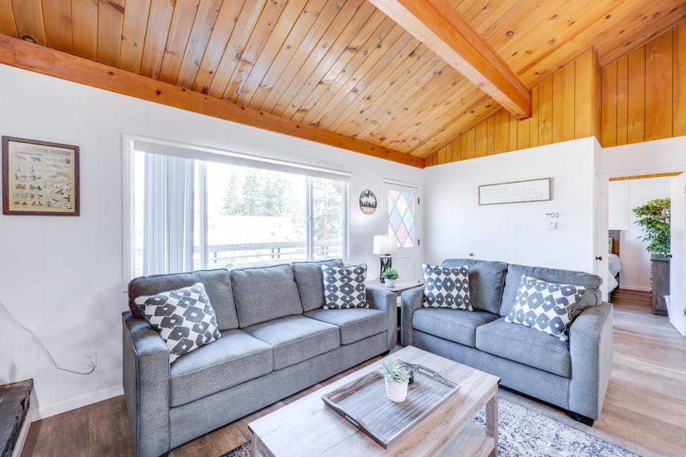 Close to Skiing & Lake: Big Bear Mountain Getaway House in Big Bear