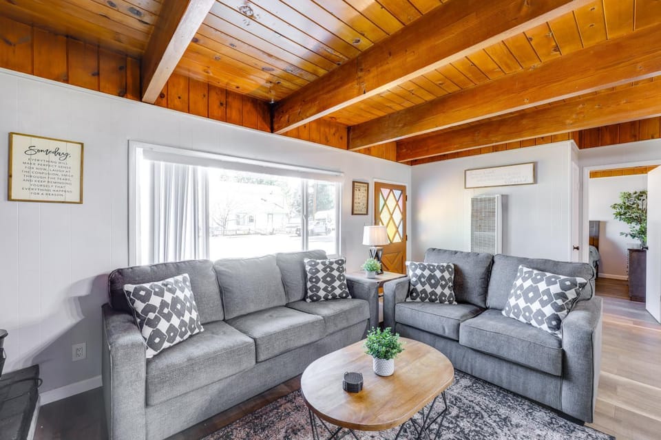 2 Mi to Trails: Modern Mountain Condo in Big Bear House in Big Bear